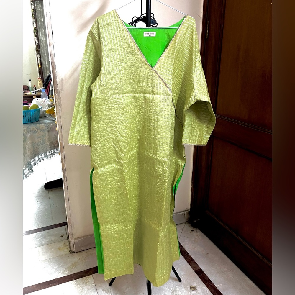 Brand New!TruBrowns Pure Silk English Green Kurta;Beautiful Parrot Green Lining - Picture 1 of 13